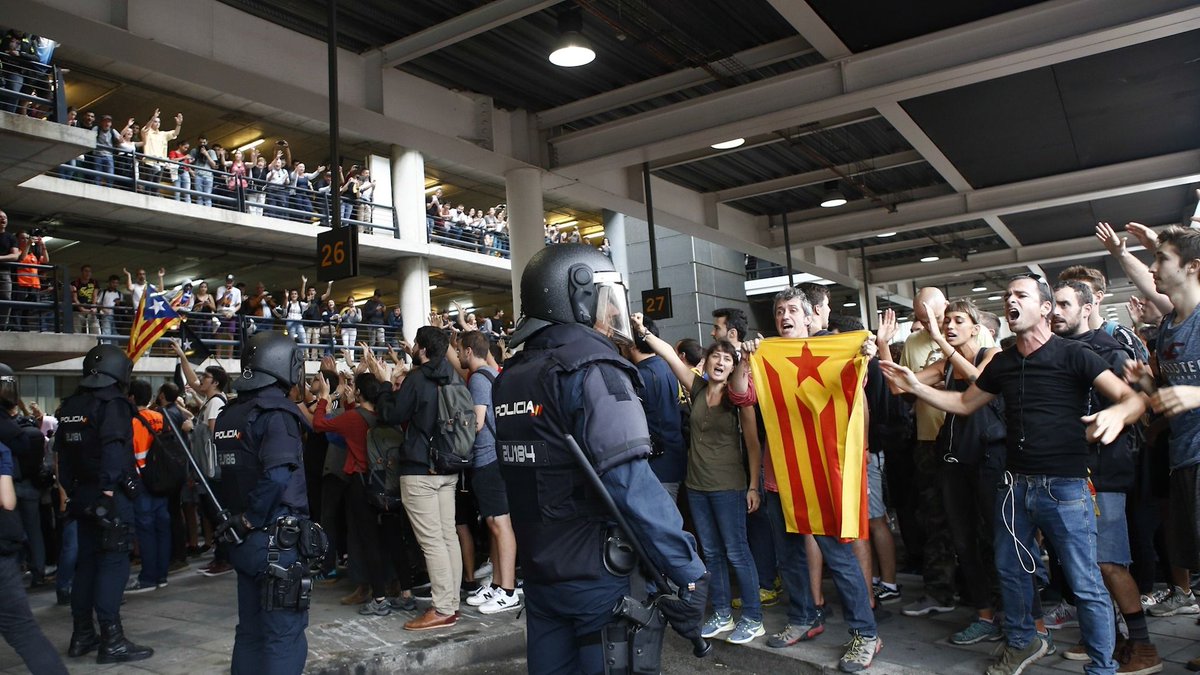 ¿Te ha llegado un tuit de un edificio ardiendo en Barcelona? FALSO ❌❌

¿La foto de árboles en llamas en la Fira? FALSO ❌❌

 ¿Que Mercadona va a despedir a trabajadores en huelga? FALSO ❌❌

Todo lo que hemos desmentido en las protestas, aquí: bit.ly/33CEsyO