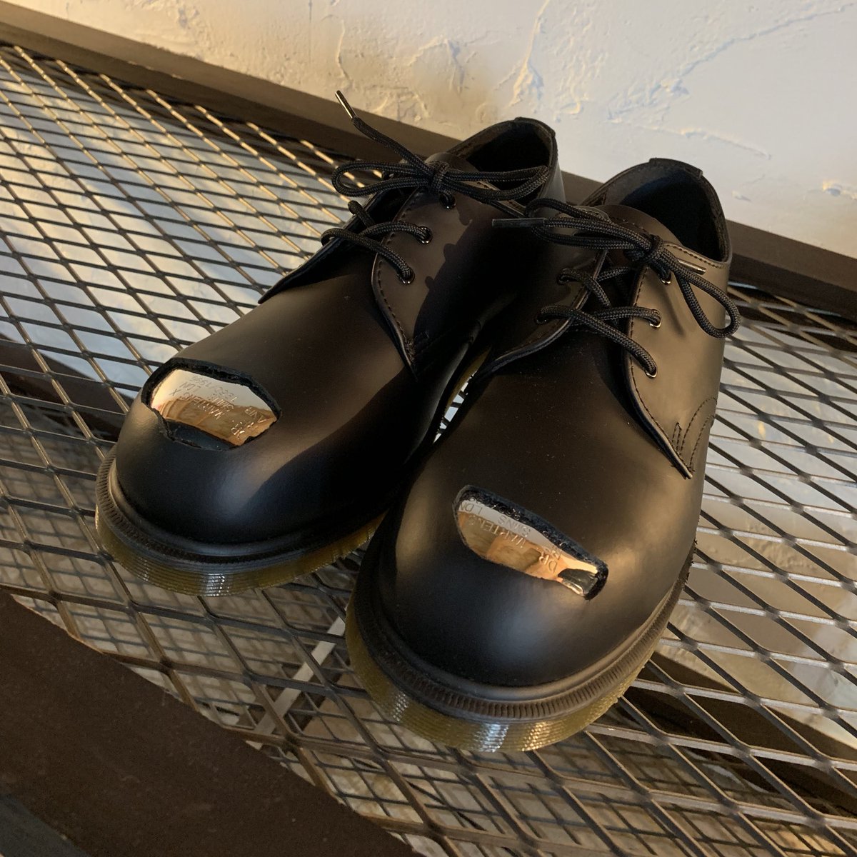 Alterfate レザー破くなんて斬新さすがラフ Rafsimons ラフシモンズ Drmartens ドクターマーチン Alterfate オルターフェイト T Co Dmklbldvls