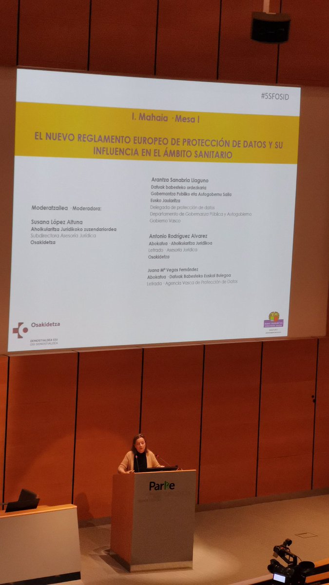 amendaza's tweet photo. Primera mesa en la #5SFOSID abordando la reglamentación de Protección de Datos en el ámbito sanitario, donde Arantza Sanabria nos está hablando del trabajo de l@s delegad@s de protección de datos. https://t.co/WSMPhYFvWk