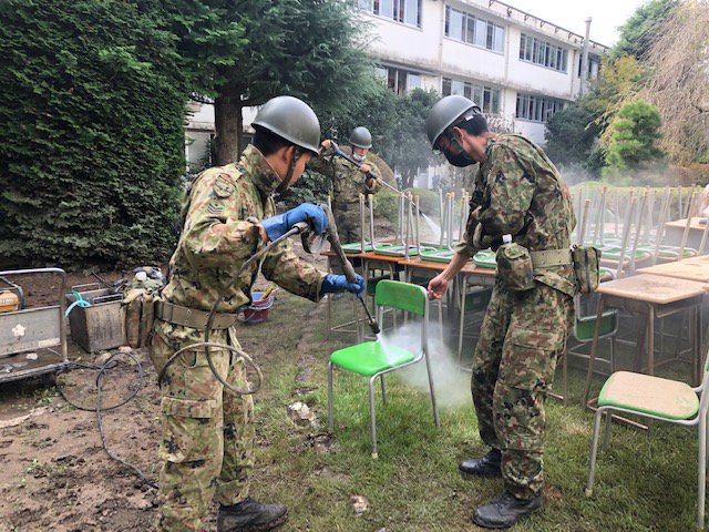 陸上自衛隊 東部方面隊 災害派遣情報 第12旅団第12特科隊は 本日10月17日 栃木県栃木市において 浸水被害を受けた 栃木工業高校の復旧作業を実施しています 台風19号