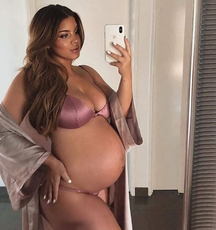 Hot pregnant milf nude