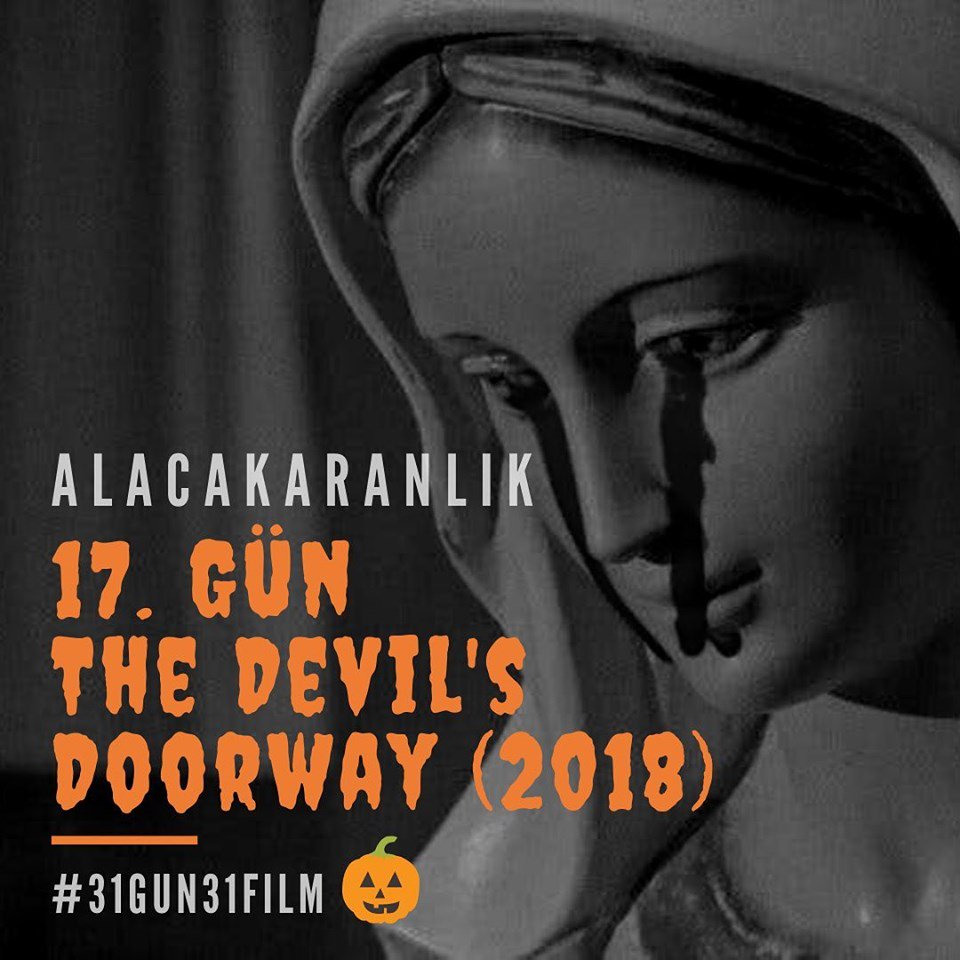 alacakaranlikd's tweet photo. Alacakaranlık’ın Halloween ayı film maratonu #31gün31film’in 17. günü; son dönem buluntu filmlere en iyi örnek teşkil olabilecek, Aislinn Clarke’ın yönettiği The Devil's Doorway (2018) filmi ile devam ediyor. #alacakaranlikdergi #devilsdoorway #horror #halloween #moviemarathon https://t.co/FhHzjl2l5C