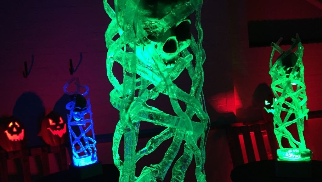BlueParrot_'s tweet photo. Light up your venue with Event Art's LED table centres. To learn more about how the DMX lighting features work on these amazing table centres, read our most recent blog here: 

https://t.co/oYCaWWO9MF

#Halloweendecor #eventhire #eventdecor #ledtablecentres #led #tablecentre https://t.co/0ena9B06GG