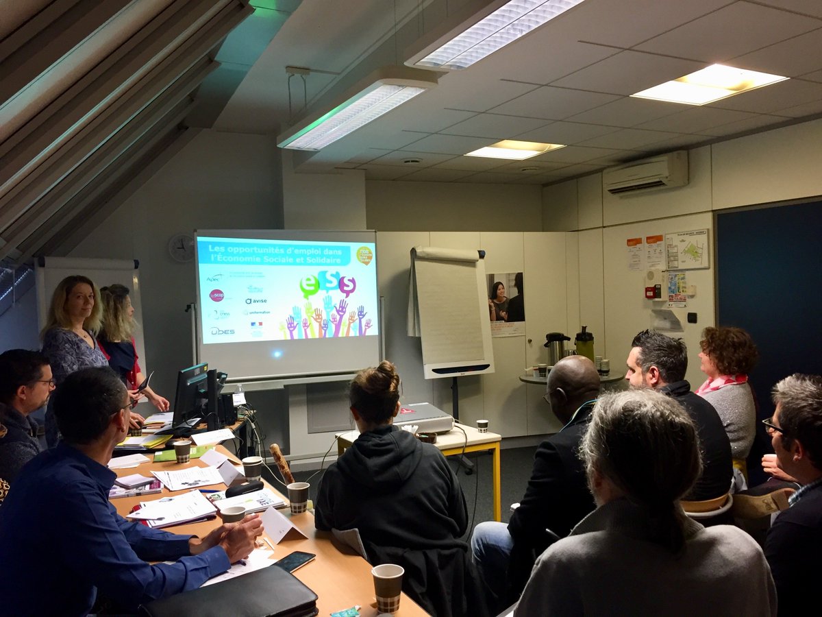 Apec_NA's tweet photo. [LIMOGES] Ce matin 20 cadres et jeunes diplômés venus découvrir les opportunités d'emploi dans l’#ESS
Merci à nos partenaires et témoins @CRESS_NvlleAqui  @INAE_NouvelleAq et #LaBoiteAPapiers https://t.co/LBtRTRWwkm