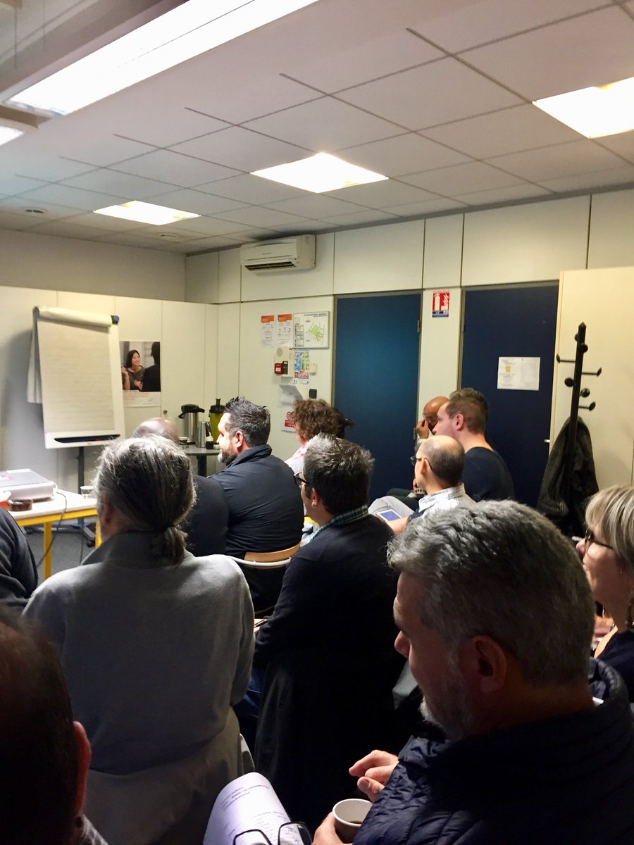 Apec_NA's tweet photo. [LIMOGES] Ce matin 20 cadres et jeunes diplômés venus découvrir les opportunités d'emploi dans l’#ESS
Merci à nos partenaires et témoins @CRESS_NvlleAqui  @INAE_NouvelleAq et #LaBoiteAPapiers https://t.co/LBtRTRWwkm