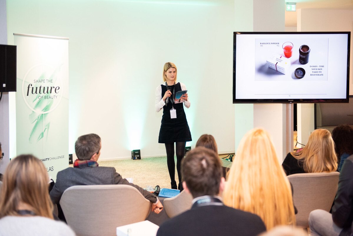 TMuellerDouglas's tweet image. Apply for the #FORWARDBEAUTYChallenge to get your chance to reach millions of beauty devotees - just like last year&apos;s winners @AntyKlarSkin and Bears With Benefits. Apply here now: forwardbeautychallenge.com