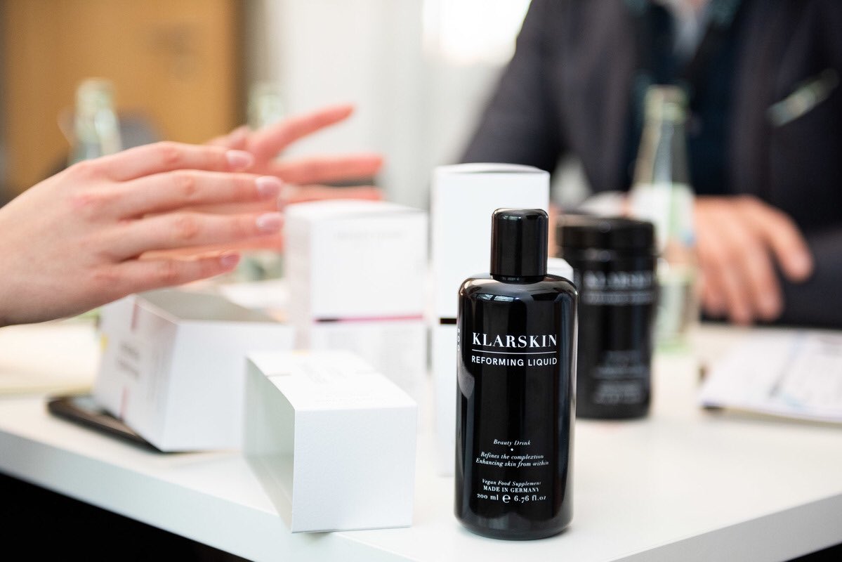 TMuellerDouglas's tweet image. Apply for the #FORWARDBEAUTYChallenge to get your chance to reach millions of beauty devotees - just like last year&apos;s winners @AntyKlarSkin and Bears With Benefits. Apply here now: forwardbeautychallenge.com