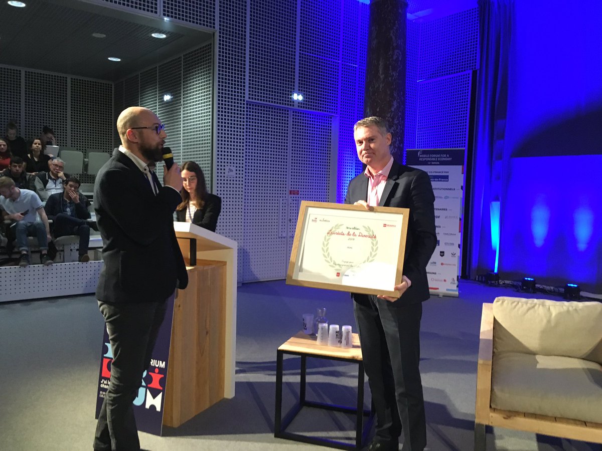 #LauréatsdelaDiversité Catégorie "ils s'engagent pour l'accompagnement des adultes" : Félicitations à #peps #lemploipourlesseniors💪🏽😍 prix remis par <a href="/LaurentLogez/">Laurent Logez</a> <a href="/sia/">sia</a> #WFRE19