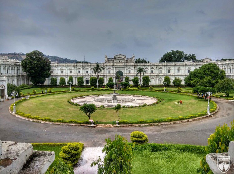gtramblers's tweet photo. ~🏰~

#grandtrunkramblers #gtr #togetherweventure #landofseekers #palaces #museum #gwalior #historiccity #modernarchitecture #white #instaphoto #madhyapradesh #madhyapradeshtourism #incredibleindia #phonephotography https://t.co/OrASNAQJix