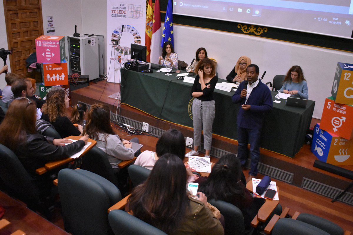 Increíble inicio del segundo día del Foro #Toledoculturadepaz , con la mesa de debate: En la Mira, Mujeres en conflictos. Con Lara Contreras de <a href="/OxfamIntermon/">Oxfam Intermón</a> Alamu Abdou de @lejseeuesario y María San Martín de <a href="/FrontLineDefend/">FrontLineDefenders</a>