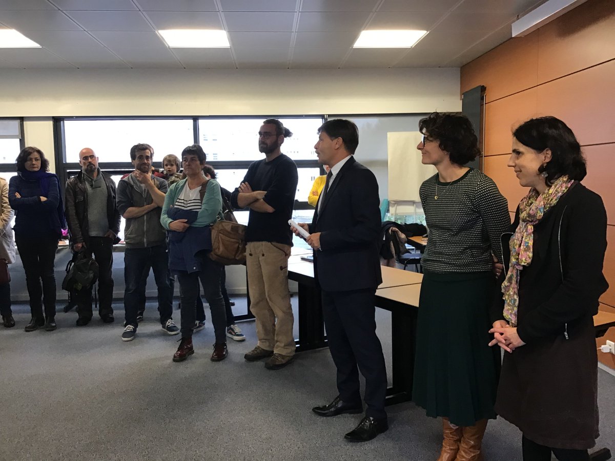 gretagbo29's tweet photo. #Greta29 Remise de diplômes à l'agence de Brest ce mercredi à 17h dans une ambiance très conviviale📜
Merci au lycée Vauban pour son accueil et mention spéciale aux élèves des CAP #APR et #ATMFC pour la confection du buffet 🧁
Très bonne continuation à tous nos diplômés 😀 https://t.co/B9cQ1y3TUh