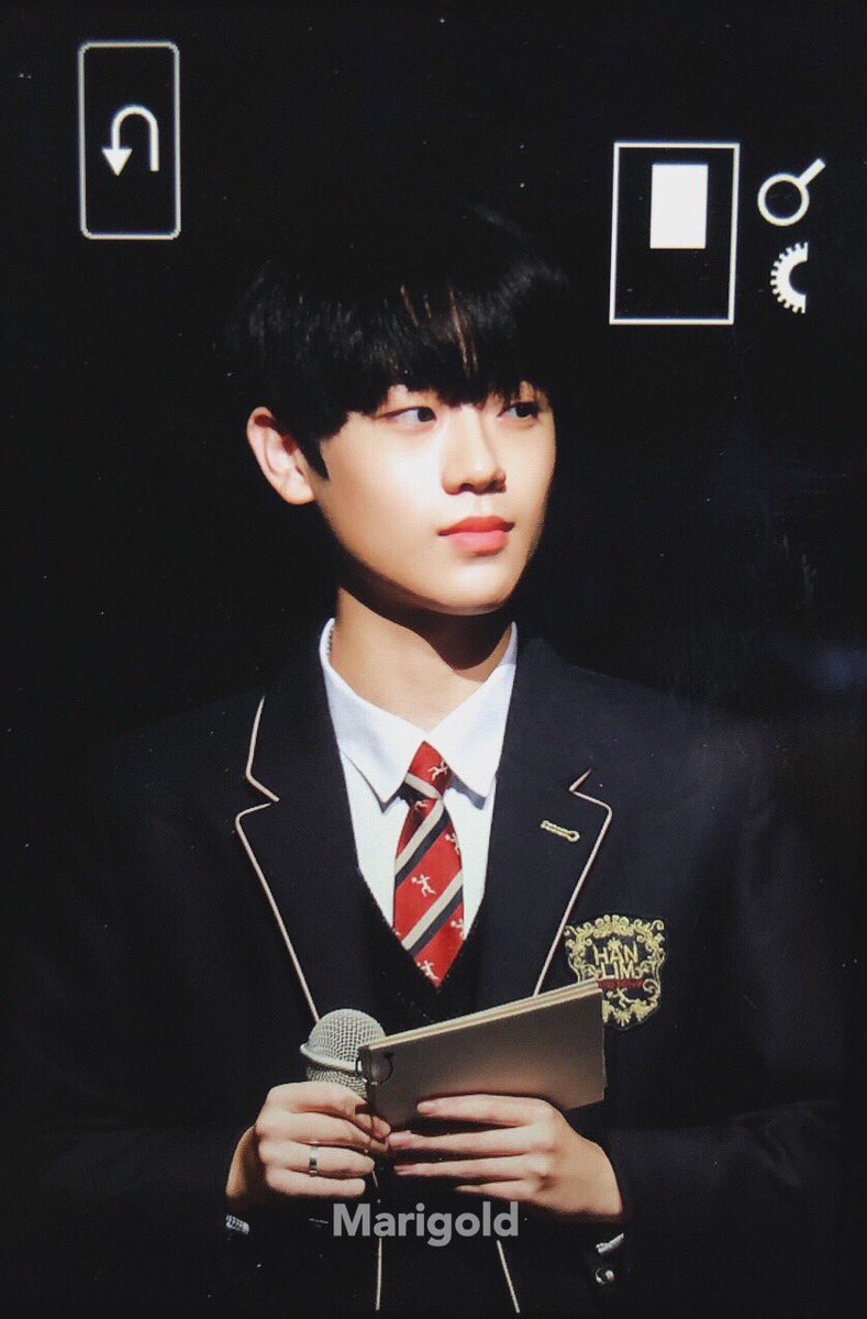 สี่รูปประวัติศาสตร์ เหมือนฝนตกตอนหน้าแล้ง เหมือนเห็นสายรุ้งขึ้นกลางแจ้ง