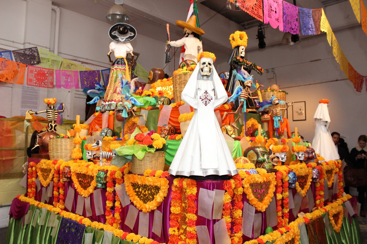 Embamexru's tweet photo. Be part of the celebrations of #DayoftheDead in the UK. Traditionally, Mexican families welcome back the souls of their deceased relatives for a brief encounter that includes sharing food, drink and memories. Stay tuned for more information. https://t.co/Zn3MknnpHO