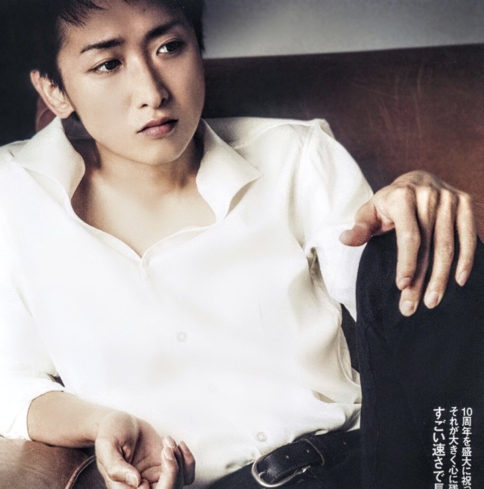 座ってるだけでこんなに色気出るか？もはや大野智は芸術 #大野智