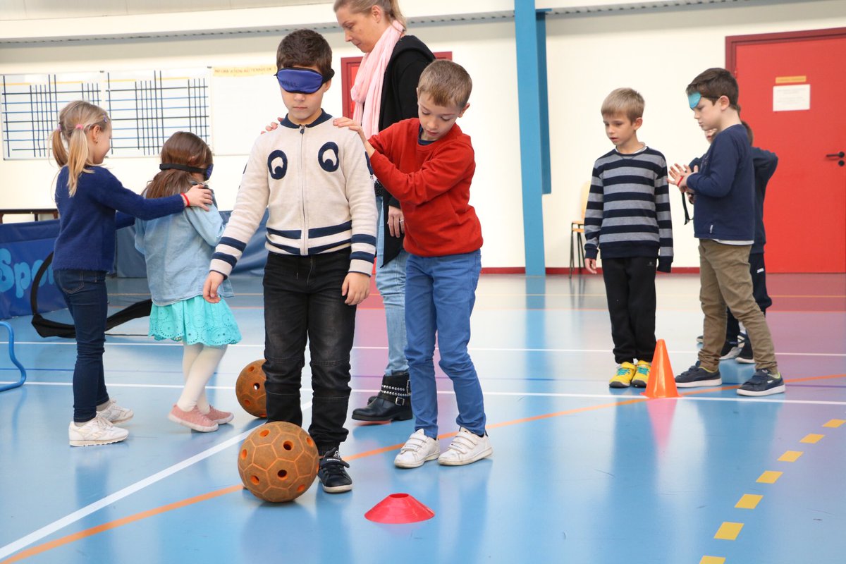 USEP62's tweet photo. #RencontreUSEP #Handisport [Tweet2] Au programme de cette belle journée : Cecifoot, Poull Ball, Parcours Aveugle, Lancer de précision, TchouckBall, Boccia et Plaques tactiles ! https://t.co/arAoLlaxVK