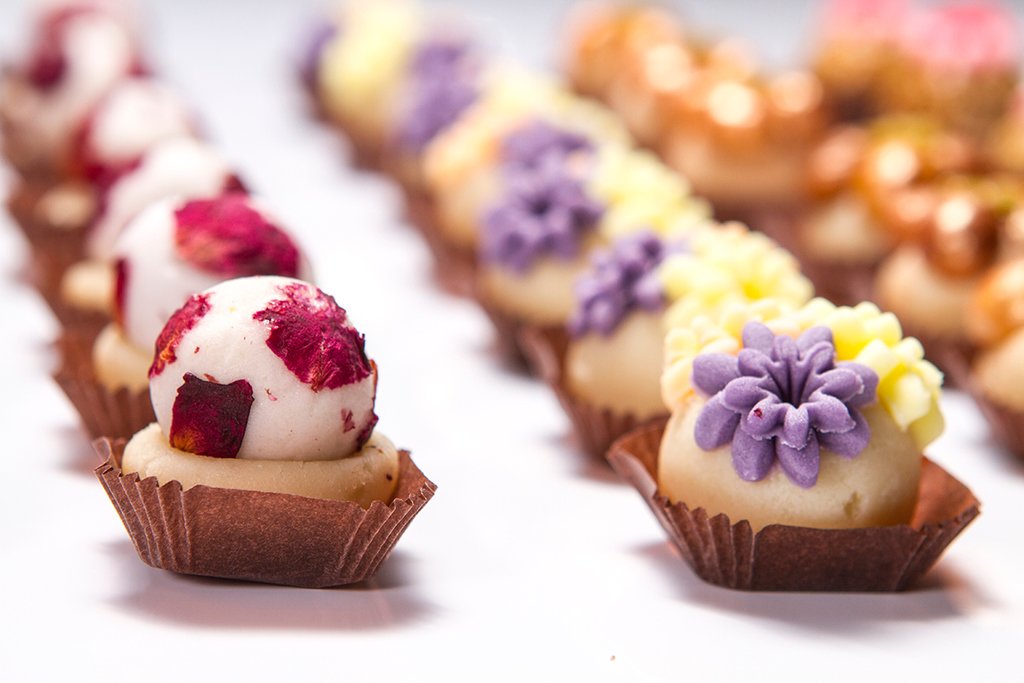 delectouae's tweet photo. Maybe it’s a treat for you. Maybe it’s a treat for your loved ones. You’ll never know. 🤷‍♀
Don't worry we've created tons of them!

#delecto #chocolates #treat #yum #food #sweets #lovedones #giftboxes #yum #uae #inabudhabi https://t.co/fLWtWn65hb