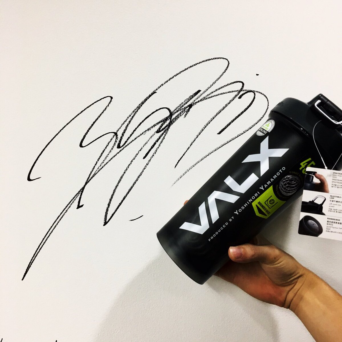 valx_official's tweet photo. 《プレゼント企画のお知らせ🎁》

2019/10/23の『VALXシェイカー』販売に伴いプレゼントキャンペーンを行います。今回は、山本義徳サイン入り『VALXシェイカー』を3名様にプレゼント❗️

応募方法は
①当アカウントをフォロー
②この投稿をRT 

※10/20 23:59締切

当選者様にはDMにてご連絡致します。 https://t.co/FWZViIAxX9