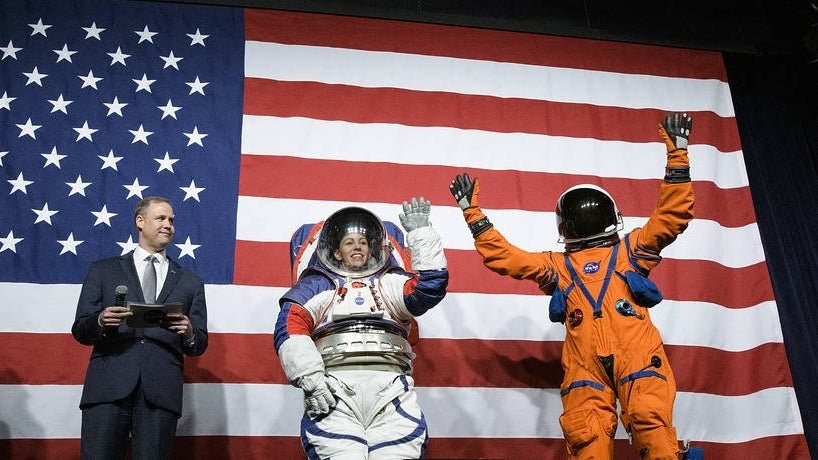 weatherindia's tweet image. . @NASA has showcased the prototypes of the next generation spacesuits to be used in its #Artemis programme that will send the first woman and next man to the Moon by 2024.

Read: weather.com/en-IN/india/sc…

Photo: NASA/Joel Kowsky