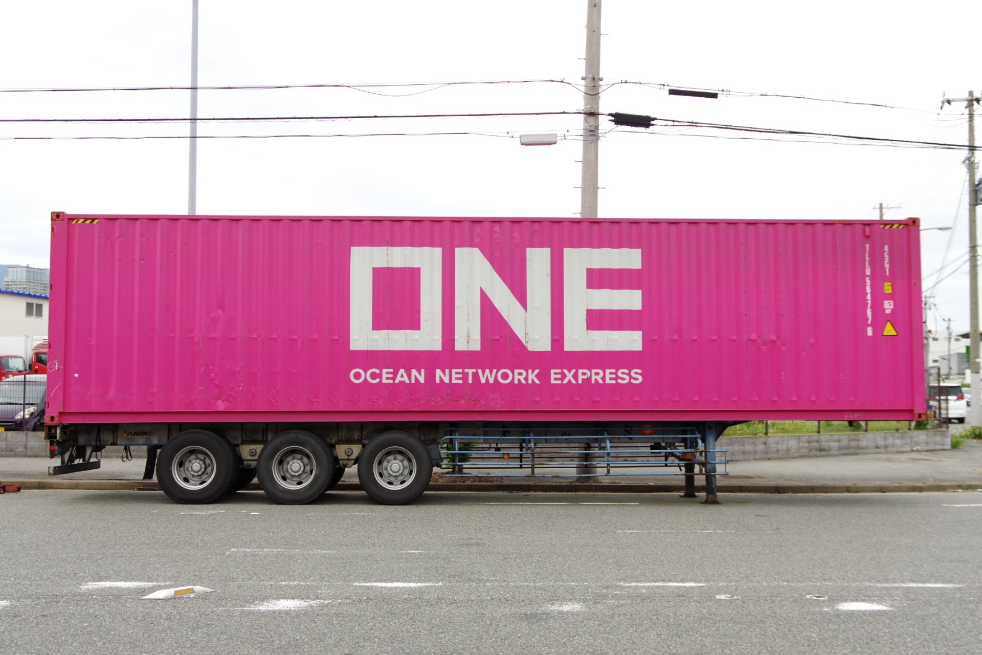 Vyzack ピンク ドライ と白 リーファー のoneコンテナを見ました 紅白で縁起がいい コンテナ Oceannetworkexpress One オーシャンネットワークエクスプレス 神戸港 T Co Dfucmracdl Twitter