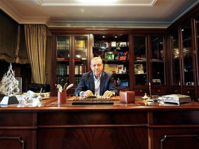eyupakgenclik's tweet photo. “Yaşam size verilmiş boş bir filmdir. Her karesini mükemmel bir biçimde doldurmaya çalışın..”

Usta fotoğrafçı #AraGüler’i vefatının 1’inci yılında saygı, sevgi ve rahmetle anıyoruz. https://t.co/1iFZrVReqy