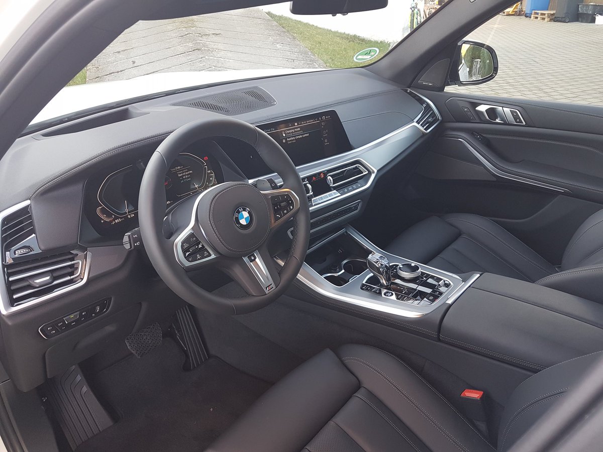 MttRbnsn's tweet photo. Starting today in the @BMW_UK #X5 #xDrive45e. Like everything else, this #PHEV is under a driving impressions embargo at the moment. https://t.co/NCCe9cyUYd