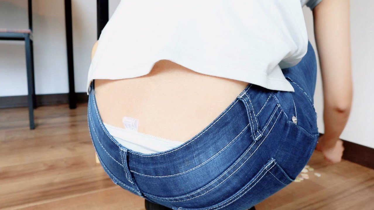 毛貧 パンチラ 見たくてもなかなか見れない腰パンチラ ちなみにパンツのタグがペロっとはみ出してるとフェチ指数が爆上げします🤤  あ、大変気持ち悪くて申し訳ございません‥‥ #お尻 #着衣 #フェチ #ジーパン #ジーンズ #スキニー #パンチラ #上パン #毛貧 #デニム ...