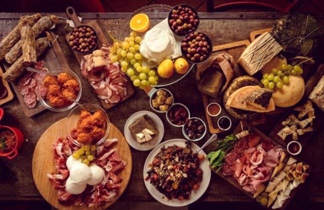 La domenica dal contadino! Un #brunch tutto territoriale con la selezione DOL: Salumi,formaggi, ortaggi di stagione, piatti caldi e freddi e naturalmente il dolce, tutto 💯% made in Lazio. Proloco Trastevere Via G. Mameli 23 tel 06 4559 6137