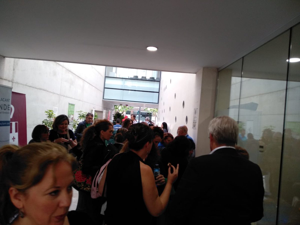 ceeielche's tweet photo. Es el momento de generar sinergias entre los asistentes de #focuspyme Alacantí #networkingcafe https://t.co/1Mxn46uImx