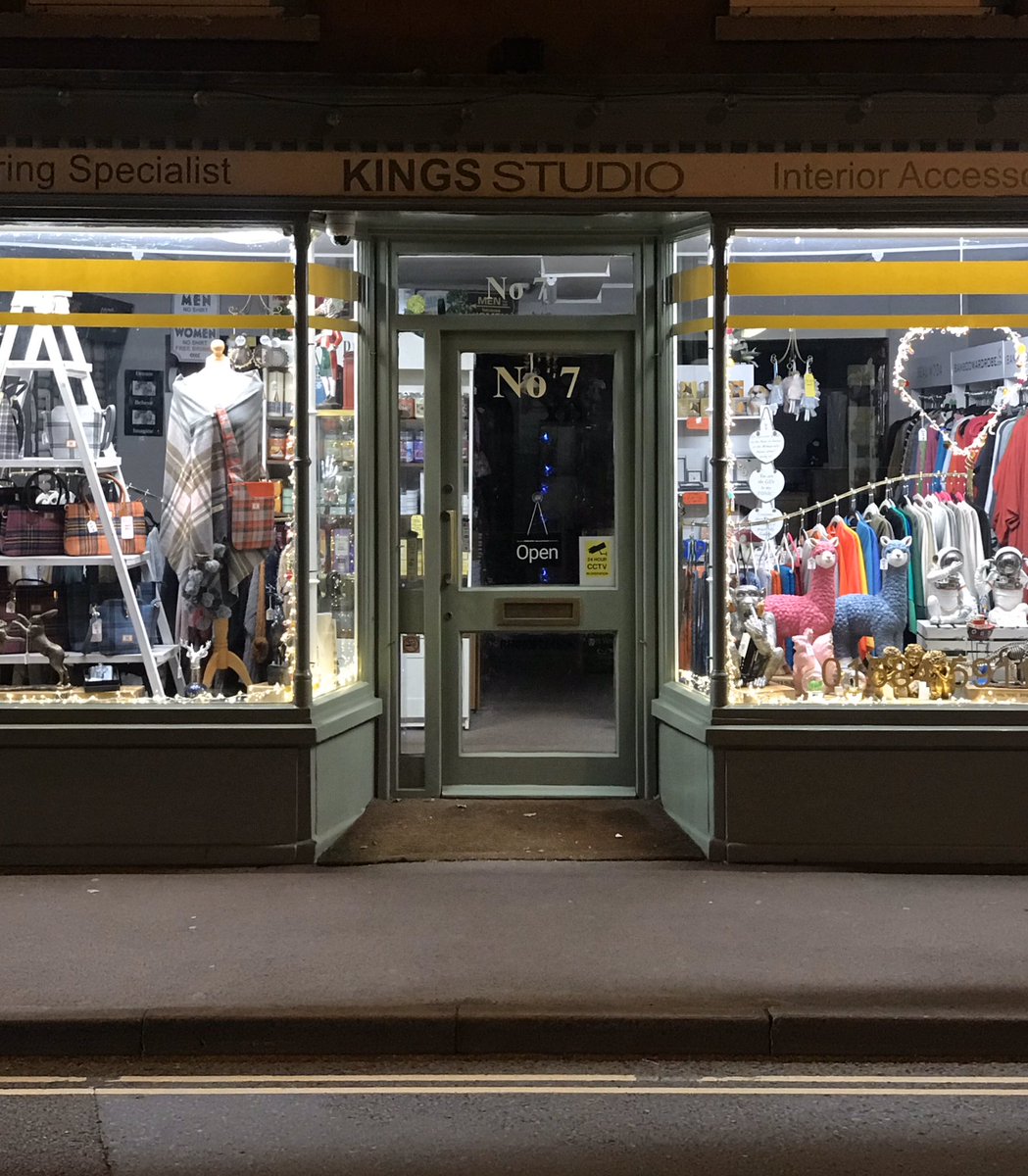 KingsUpton's tweet photo. Our Window is full of goodies 🛍

Can you spot a pink 🦙? 
3 cheeky 🙊🙉🙈? 
And a 🦌 bottle opener?    

Our Gift range is ready for #Christmas 
#UptonHour #WorcestershireHour #MalvernHillsHour https://t.co/N9Li08xDRy