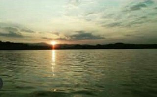 iaesen_umbv's tweet photo. #17Oct ¡El sol de Venezuela nace en el río Esequibo! Somos venezolanos  y amamos esta tierra, todo lo que ella nos ha dado, por ella luchamos, trabajamos, resistimos y la defendemos, ¡todo lo que sea por Venezuela! #SoloUnidosVenceremos #IaesenEnRevolucion #BuenosDiasVenezuela https://t.co/HKHHFjluYd