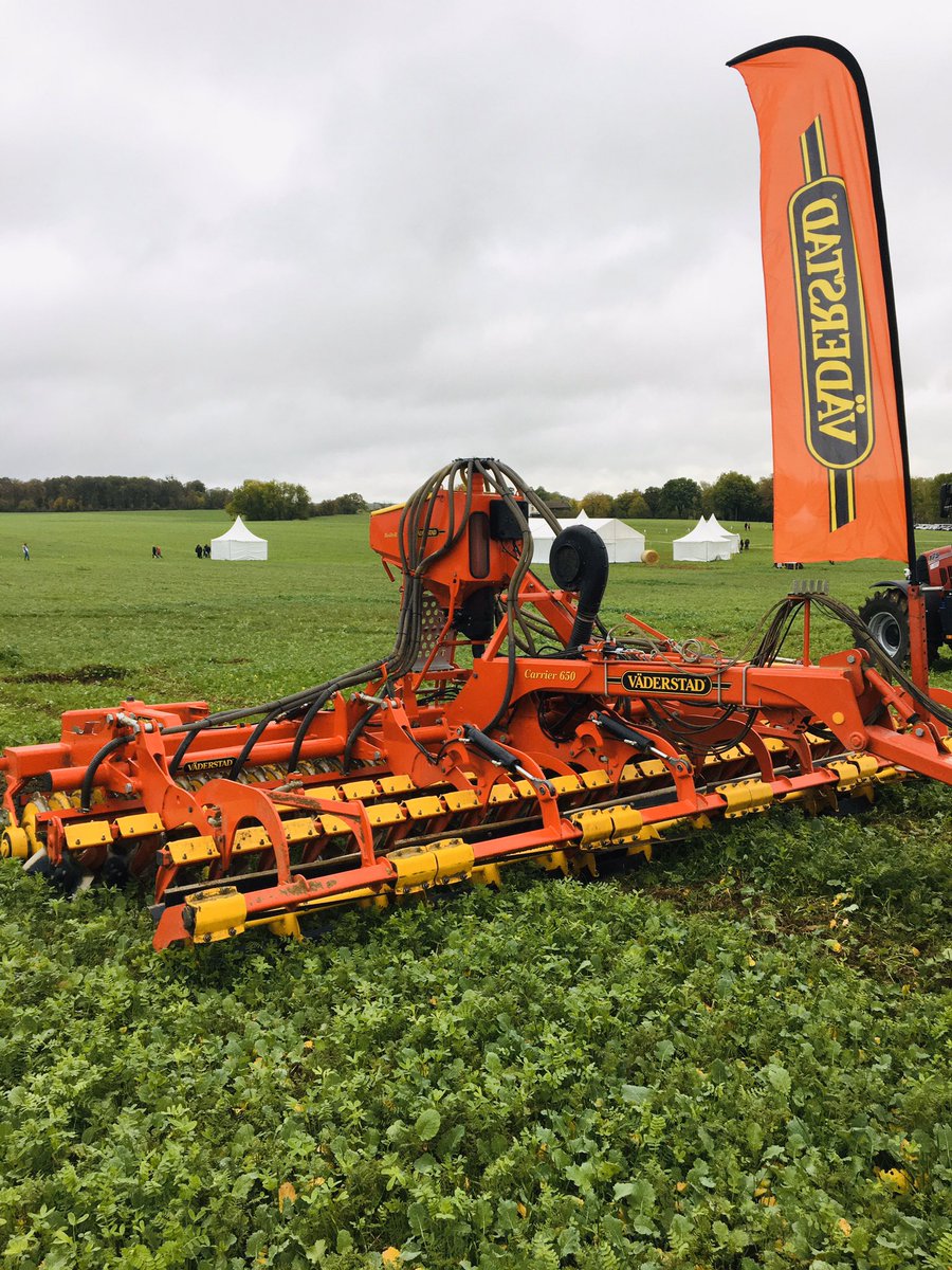 guilleminotjer1's tweet photo. Journée #destructioncouverts avec @inovction avec notre partenaire @coopEMC2 pour présenter le #CrossCutterDisc et #RouleauCrossCutter des innovations @Vaderstad @VaderstadFrance https://t.co/vzR2mKFH68