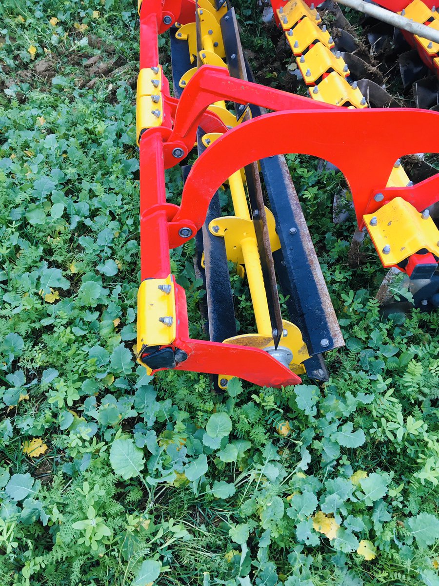 guilleminotjer1's tweet photo. Journée #destructioncouverts avec @inovction avec notre partenaire @coopEMC2 pour présenter le #CrossCutterDisc et #RouleauCrossCutter des innovations @Vaderstad @VaderstadFrance https://t.co/vzR2mKFH68