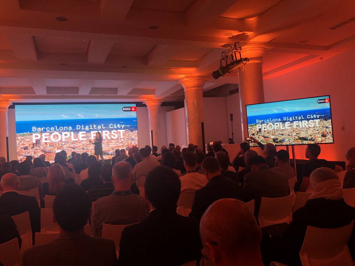 cloudcommerce's tweet image. Great keynote of ⁦@francesca_bria⁩ at #oxs19 in Madrid about smart cities and giving back control of their data to the people