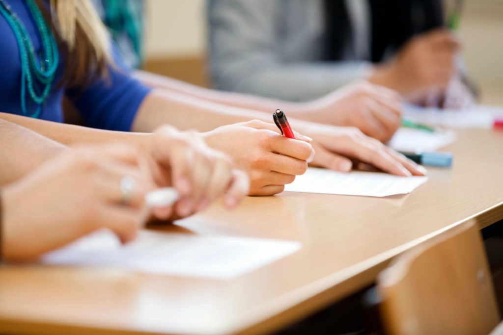 KCCpressdesk's tweet image. Today is Kent Test results day. This afternoon from 4pm, more than 16,000 pupils will find out whether they have been assessed as being eligible for a #grammar school place #kenttest kccmediahub.net/kent-test-resu…
