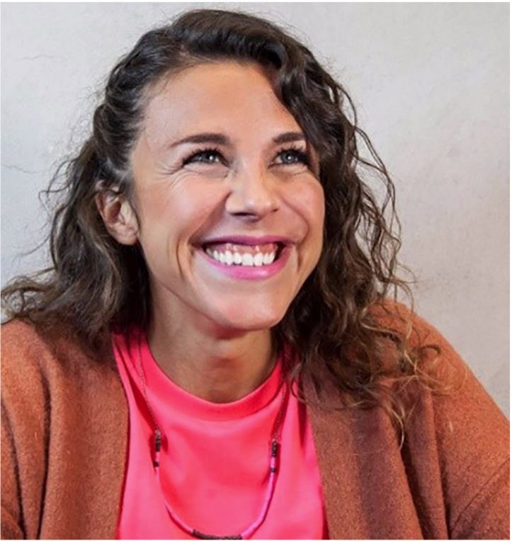 Bella Funck är en av talarna på #medietanken2019 Hon talar om 
" Lärande organisation/skola: hur skapar vi en organisation/skola som är i konstant samarbete, experimenterande och lärande”. 

Bella hjälper utbildare, skolor och organisationer att modernisera sitt lärande.