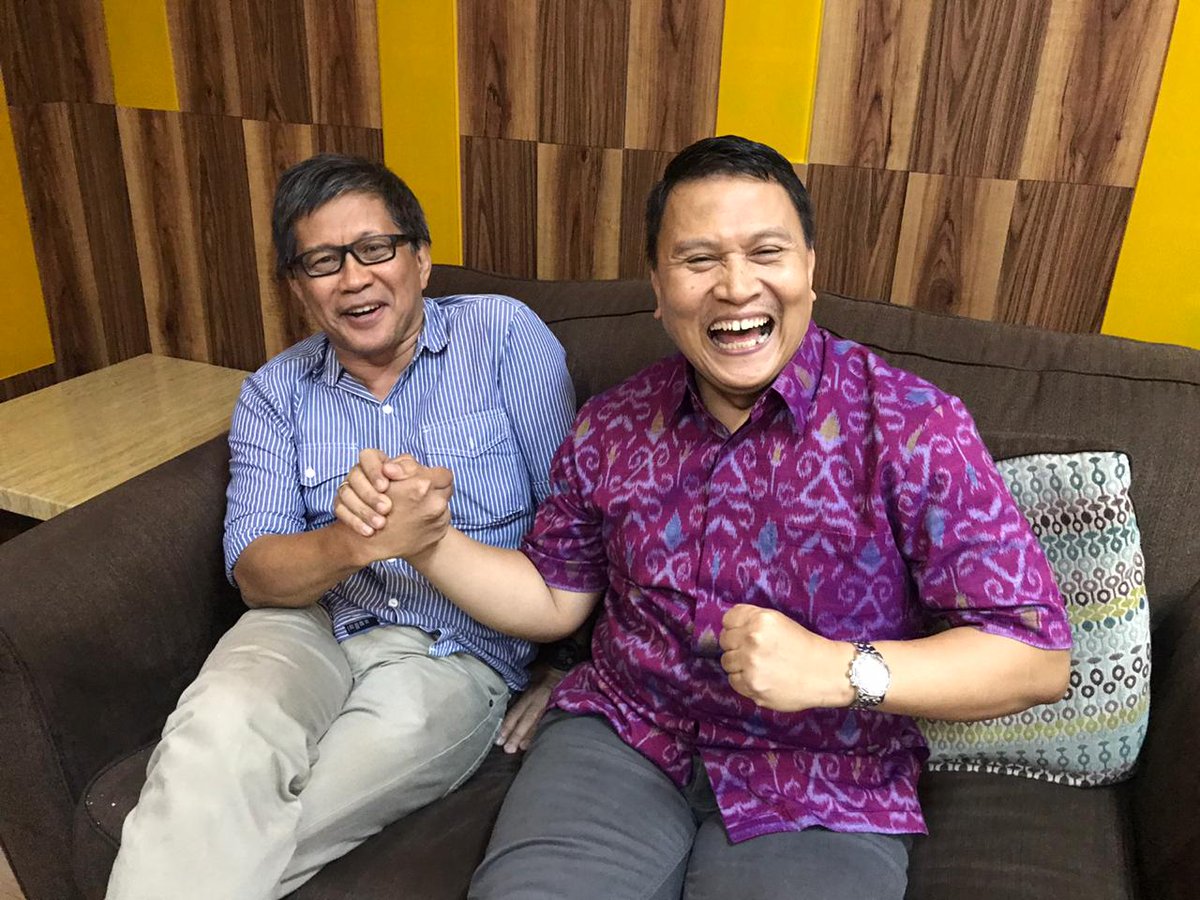 MardaniAliSera's tweet photo. No Rocky No Party  😅😅

Prof @rockygerung.
#KamiOposisi
KamiBerduaOposisi https://t.co/nwfUv1rZji