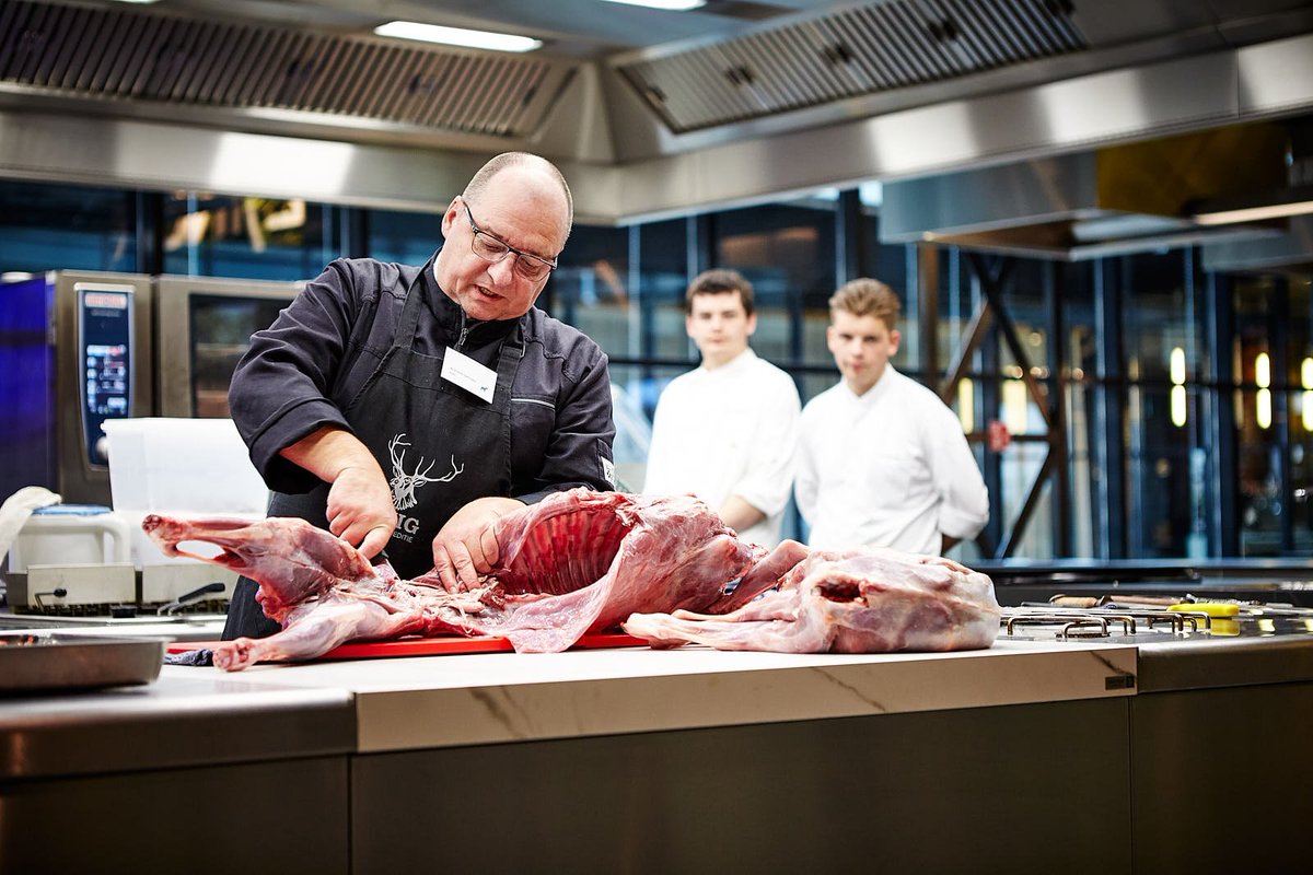 #ThrowbackThursday 
Super inspirerende masterclass Bokkenvlees bij <a href="/Sligro/">Sligro</a>'s ZiN Inspiratielab! #Goatober was nog nooit zó lekker 😍 #Bokopjebord #meatthemale #letsgoat