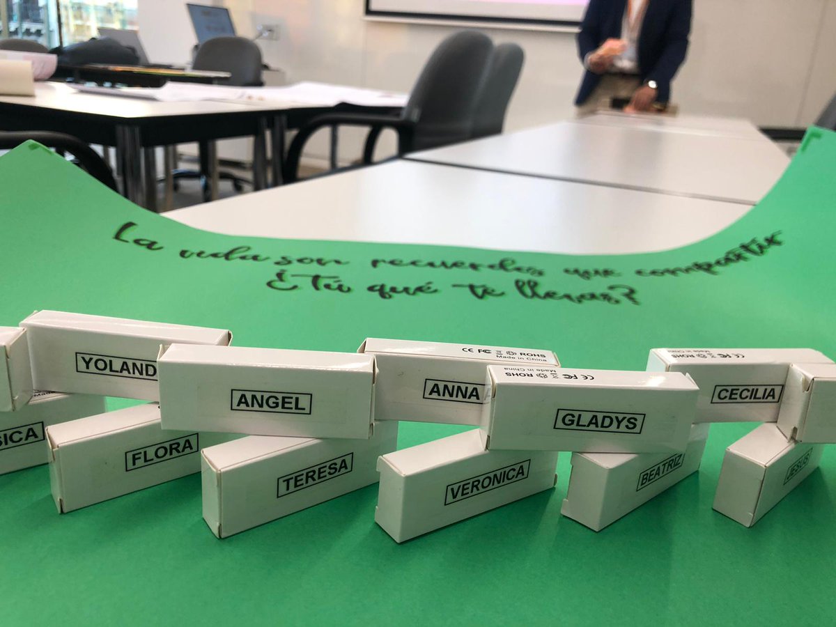 La vida son recuerdos para compartir.
Iniciamos 3°sesión del Programa #CustomerExperience de <a href="/EADABusiness/">EADA Business School</a> con el profesor Jordi Haro y el director del programa <a href="/AgustiMolias/">Agustí Molías</a> 
#journeymap #cx #cex #smartcex #eada