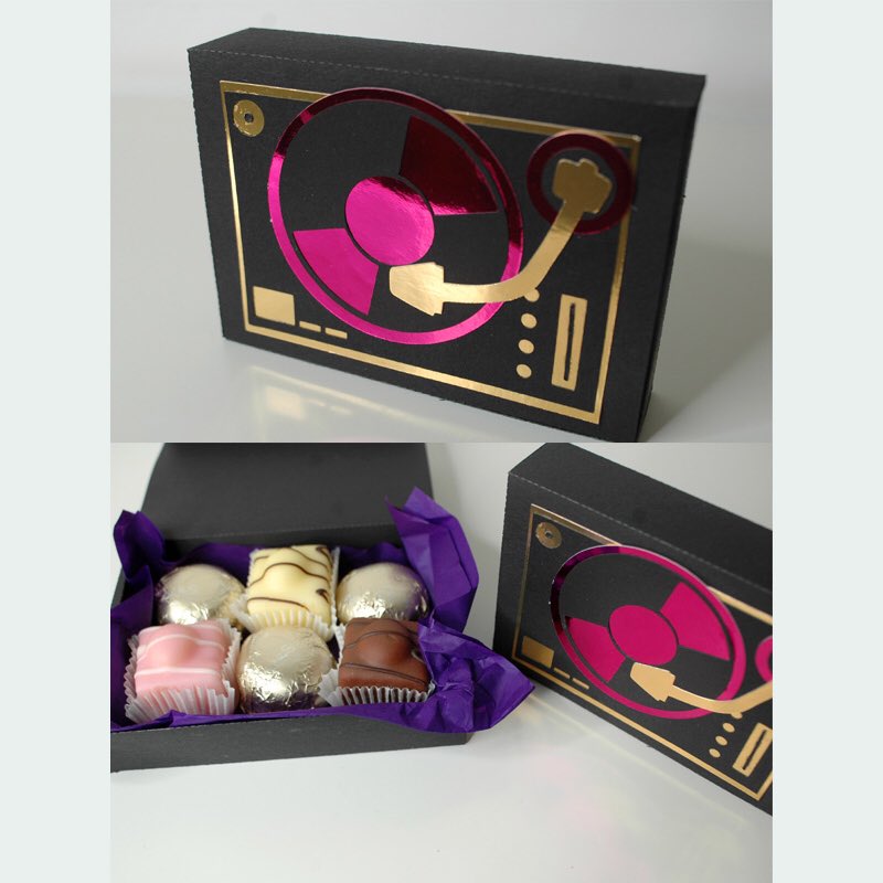 joanne_creates's tweet image. Most of my paper designs are actually gift boxes that can be filled with goodies 😍#paperart #paperdecor #paperdesign #papercraft #papercutting #design #hospitality #hospitalitydesign #hospitalitydesigner #giftbox #packagingdesign #packagingart #craft