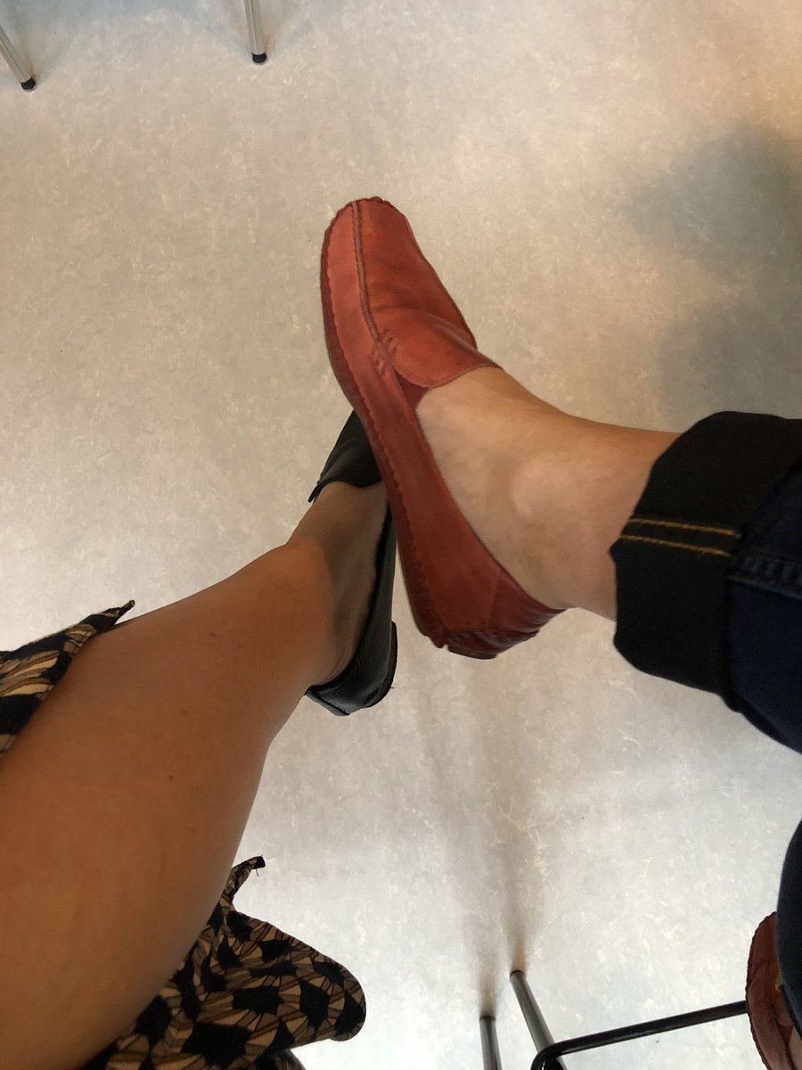 seni_bl's tweet photo. #schuhtweet Grüße mit @klassenkrempel vom #digitalRaumAustausch
Wir lauschen erstmal #vedducation und nachher geht’s in die Workshops. https://t.co/Jj5QdogOGh