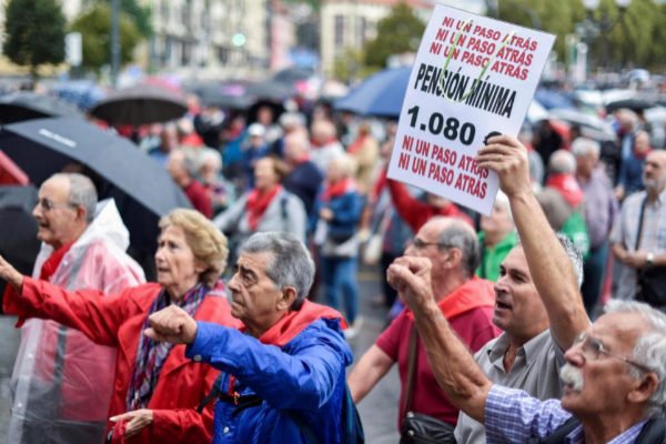 jmegia15's tweet photo. Siento una terrible impotencia al coincidir el problema catalan con la marcha historica por las pensiones.

QUE PENSIONISTAS  HAN IDO ANDANDO DESDE CADIZ Y BILBAO HASTA MADRID RECLAMANDO PENSIONES DIGNAS, QUE ES IMPORTANTE

#PENSIONISTASaMADRID16O #PensionesPublicasDignas https://t.co/DRR2sMr3V1