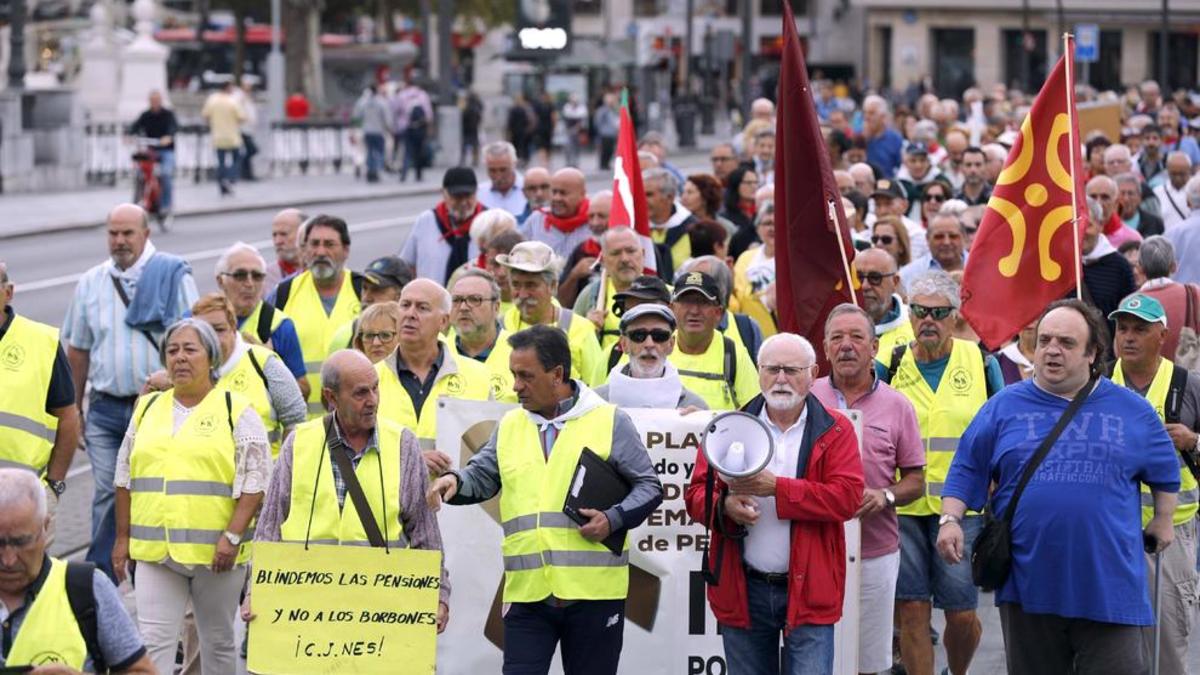 jmegia15's tweet photo. Siento una terrible impotencia al coincidir el problema catalan con la marcha historica por las pensiones.

QUE PENSIONISTAS  HAN IDO ANDANDO DESDE CADIZ Y BILBAO HASTA MADRID RECLAMANDO PENSIONES DIGNAS, QUE ES IMPORTANTE

#PENSIONISTASaMADRID16O #PensionesPublicasDignas https://t.co/DRR2sMr3V1
