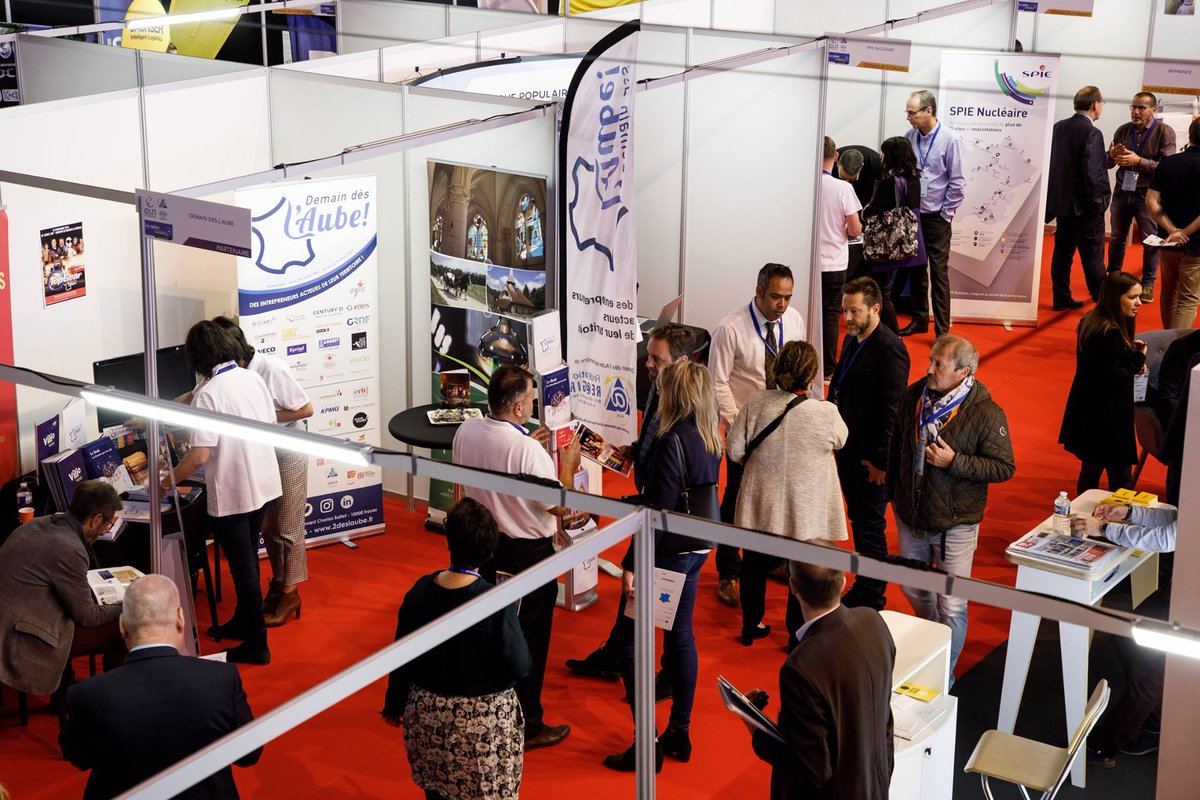 VilleThionville's tweet photo. 📸🗣👩💼 En direct du 24ème Salon à l'envers 2019 !
Le "rendez-vous des affaires sans rendez-vous" se déroule à la salle Jean Burger aujourd’hui jusqu’à 18h.
#SalonAlEnvers #Thionville #entreprendreenLorraineNord #ELN #CAPFT https://t.co/avjxBJyHst