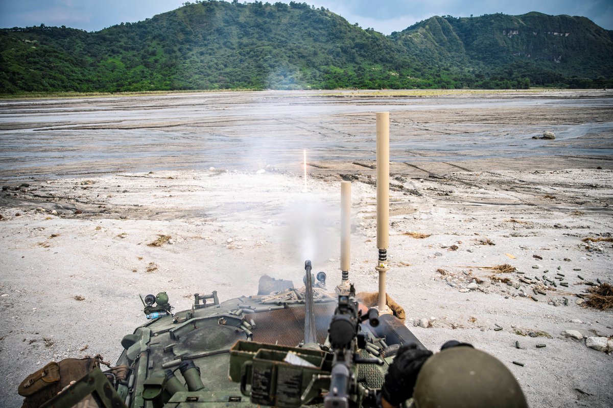 11thmeu's tweet photo. Light em’ up

#Marines with @11thMEU and @3rdMarDiv shoot some heavy weapons in the Philippines. #USMC #KAMANDAG #KAMANDAG3 #KMD3 #FriendsPartnersAllies

@USMC @DeptofDefense @PacificMarines @3rdMEB @USPacificFleet @US7thFleet @IIIMEF
@USEmbassyPH  @PhilMarineCorps https://t.co/rYOlIkar9S