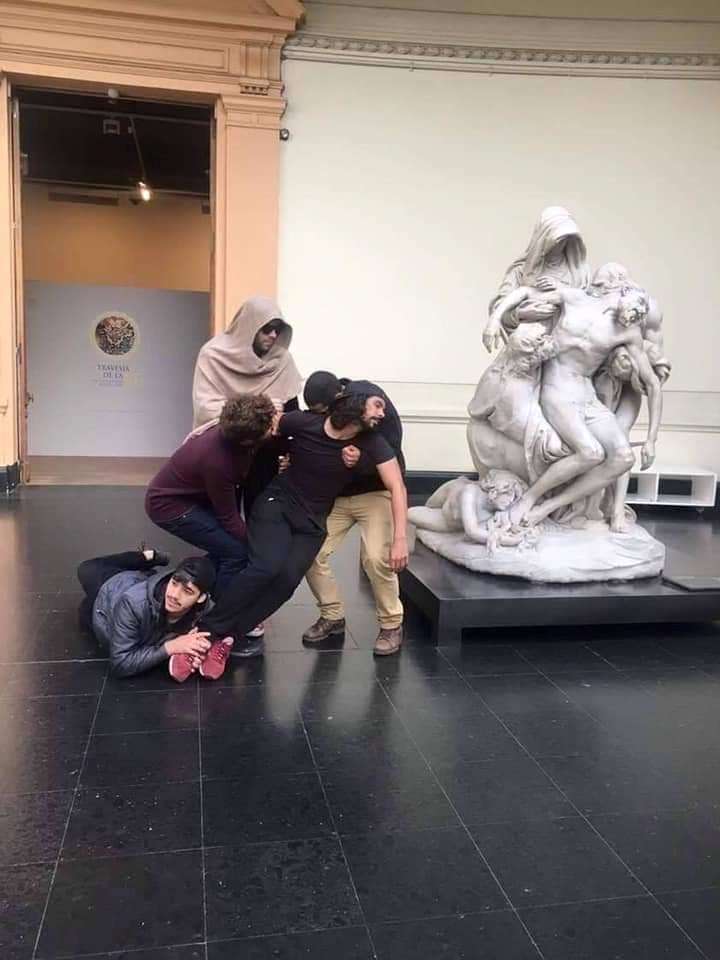 Kikiriklou's tweet photo. Τι να σχολιάσεις εδώ 😂🤣🤣 https://t.co/5jUSqvr654