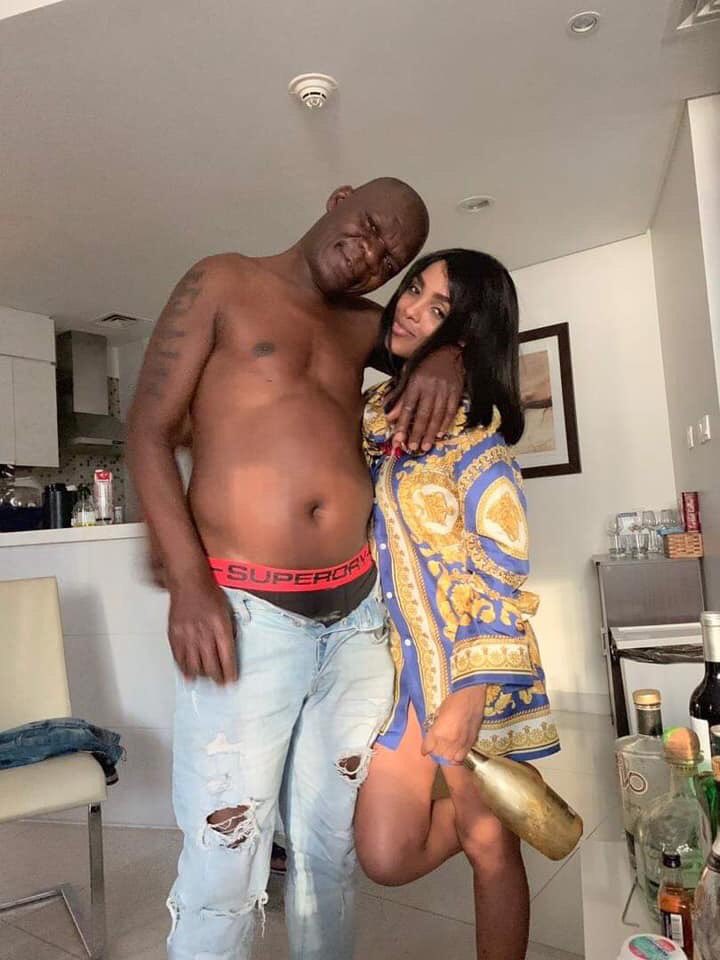 AdvoBarryRoux's tweet photo. Them ladies don’t care if you are a thug or not. Money is Power. #RolandMuchengwa https://t.co/qevIJIgWW1