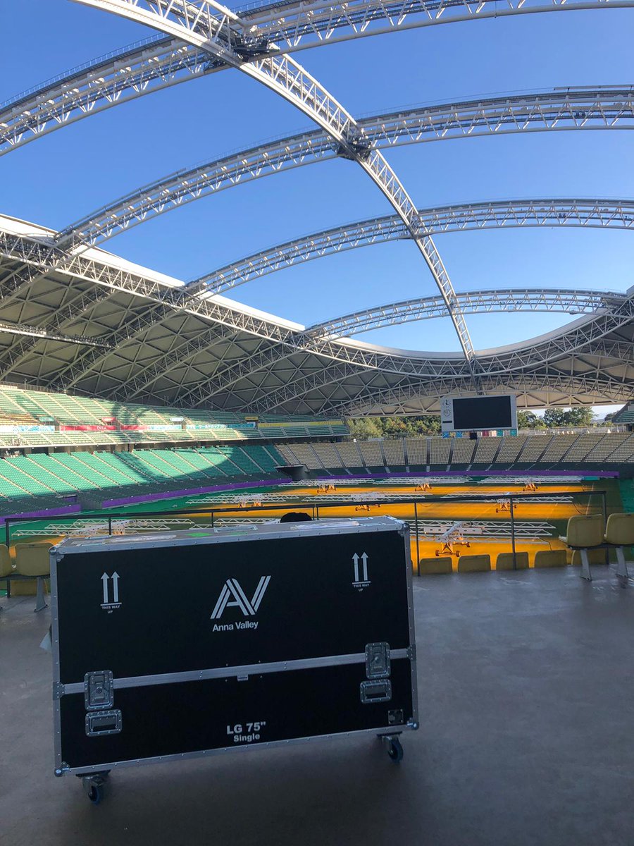 WeAreAnnaValley's tweet image. The Anna Valley team have arrived in Japan for the studio build ahead of this week-end's quarter finals 🏈🏯🍱

#RugbyWorldCup2019 #RWC2019