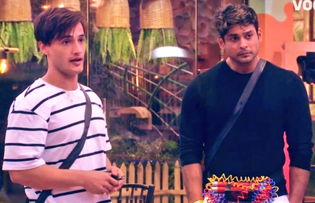 Siidhart_shukla's tweet image. We can see 2 Friendship Bonds in #BiggBoss13 

Bond 1 - #SiddharthShukla &amp;amp; #AsimRiaz
Bond 2 - #RashmiDesai &amp;amp; #Devoleena

Which one Are you Liking ????

Retweet 🔃 for  Sid &amp;amp; Asim Dosti
Like ❤️ for  Rashmi &amp;amp; Devoleena Dosti

#BB13
#BiggBoss