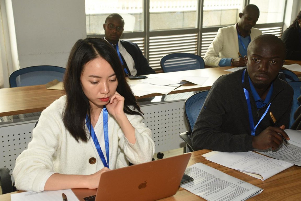 vcuonbi's tweet image. Data from research indicate that both Chinese funding and Western funding is not helping Africa, they are siphoning African resources instead. 
@madaraogot #UoNResearchweek University of Nairobi  @uonbi