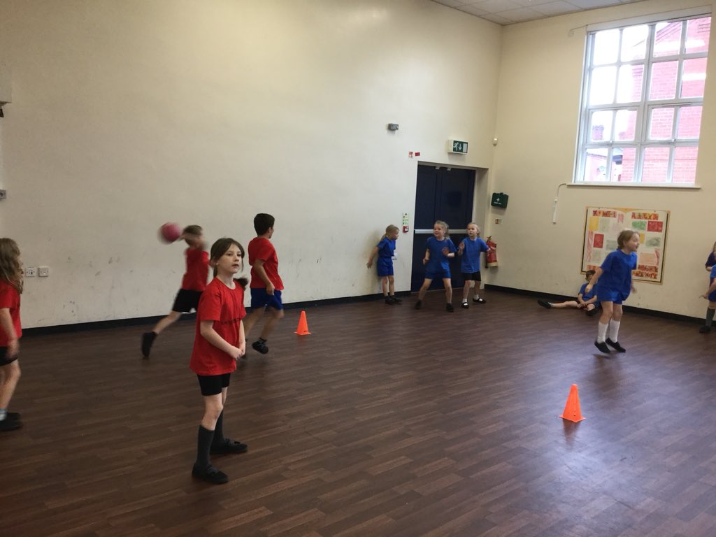 LSTClass9's tweet image. We have been using our skills to play dodgeball. #STPSP.E
